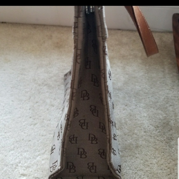 Authentic Dooney and Bourke Tote handbag - Picture 5 of 6